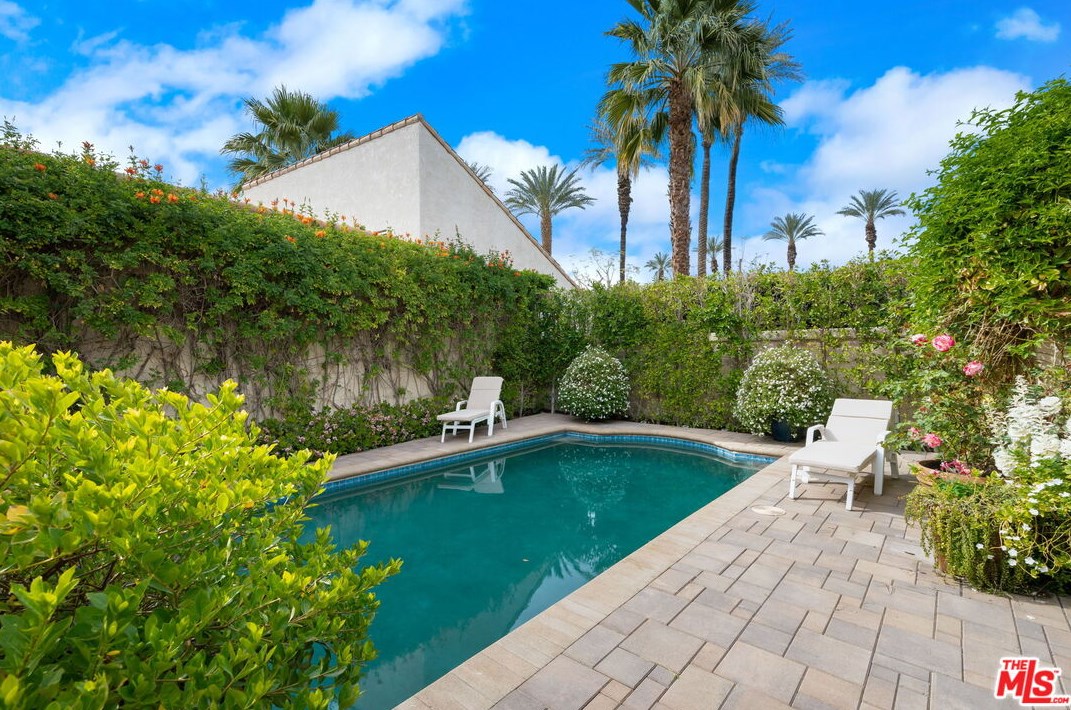 69385 Avenida De Las Montanas, Cathedral City CA  92234-1596 exterior