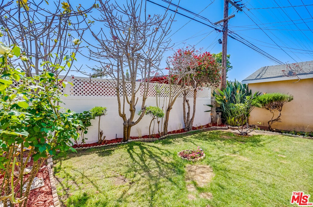 3955 Lyceum Ave, Los Angeles CA  90066-4126 exterior