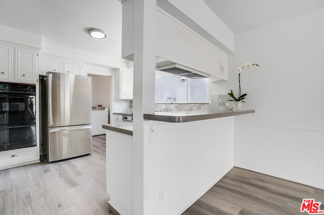 3955 Lyceum Ave, Los Angeles CA  90066-4126 exterior