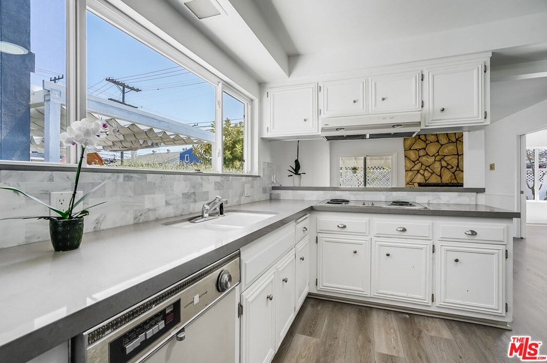 3955 Lyceum Ave, Los Angeles CA  90066-4126 exterior