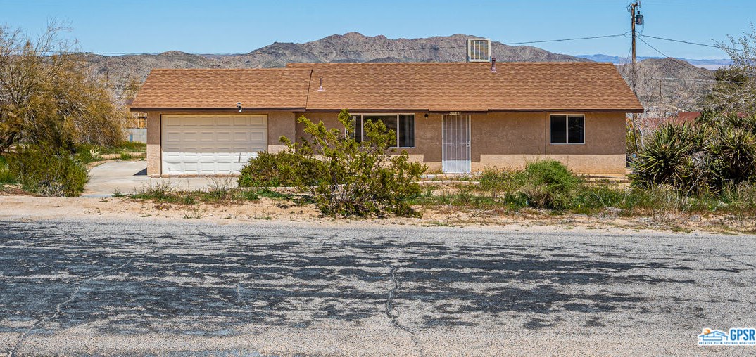 60668 La Mirada Trl, Joshua Tree CA  92252-2859 exterior