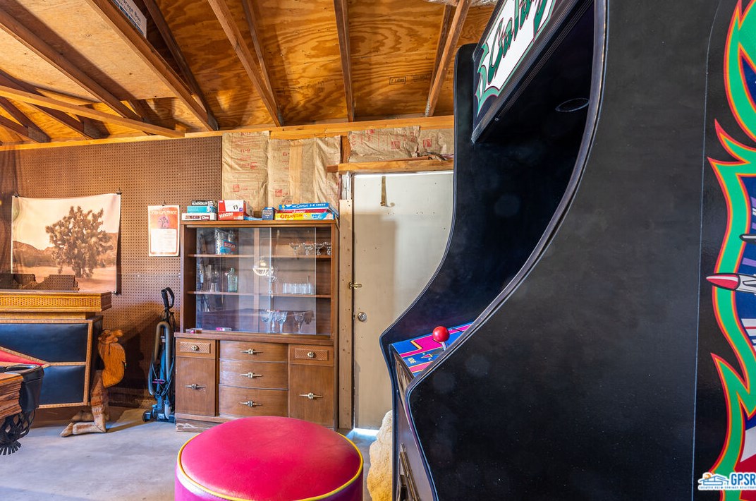 60668 La Mirada Trl, Joshua Tree CA  92252-2859 exterior