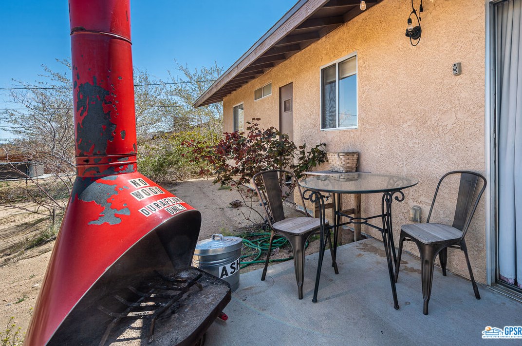 60668 La Mirada Trl, Joshua Tree CA  92252-2859 exterior