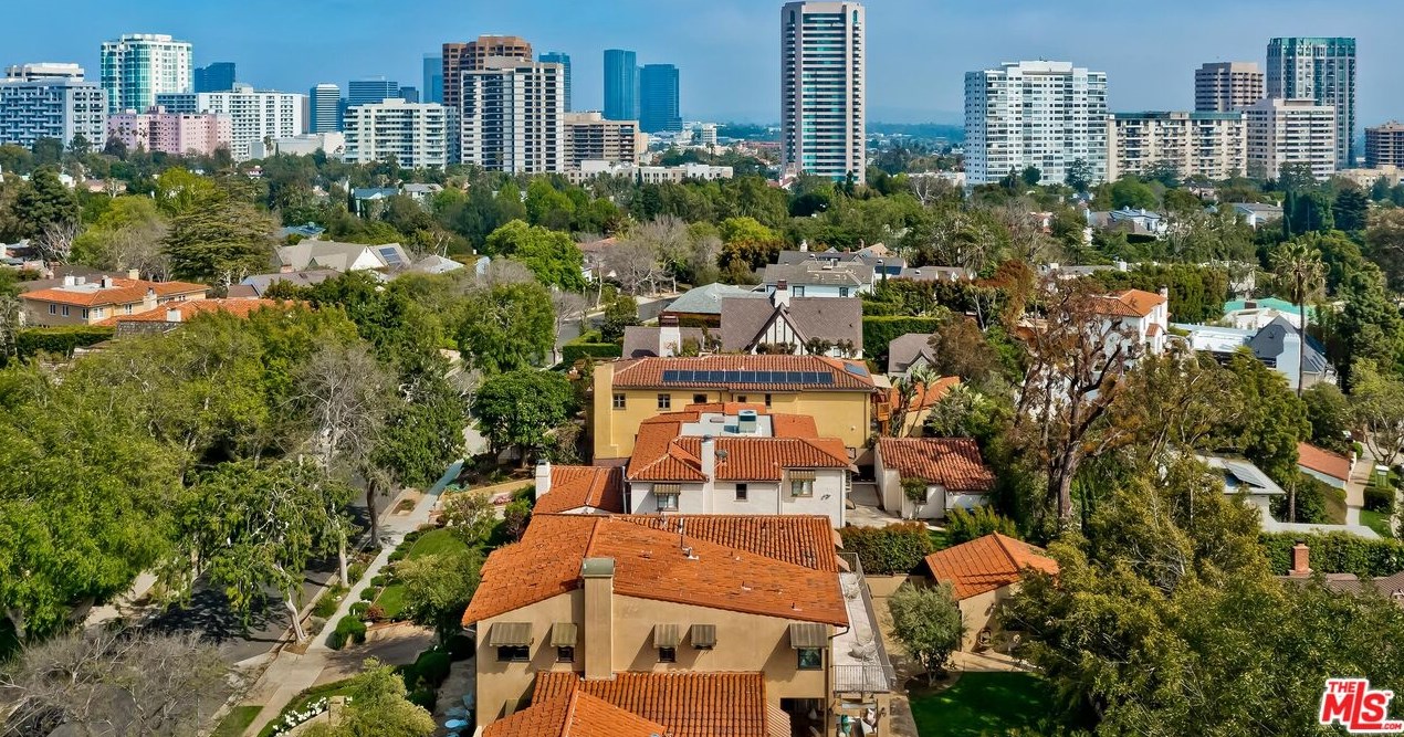 701 Thayer Ave, Los Angeles CA  90024-3309 exterior