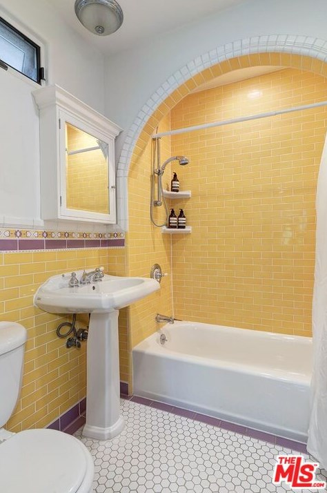 701 Thayer Ave, Los Angeles CA  90024-3309 exterior