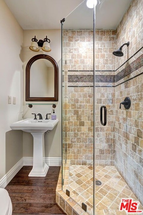 701 Thayer Ave, Los Angeles CA  90024-3309 exterior