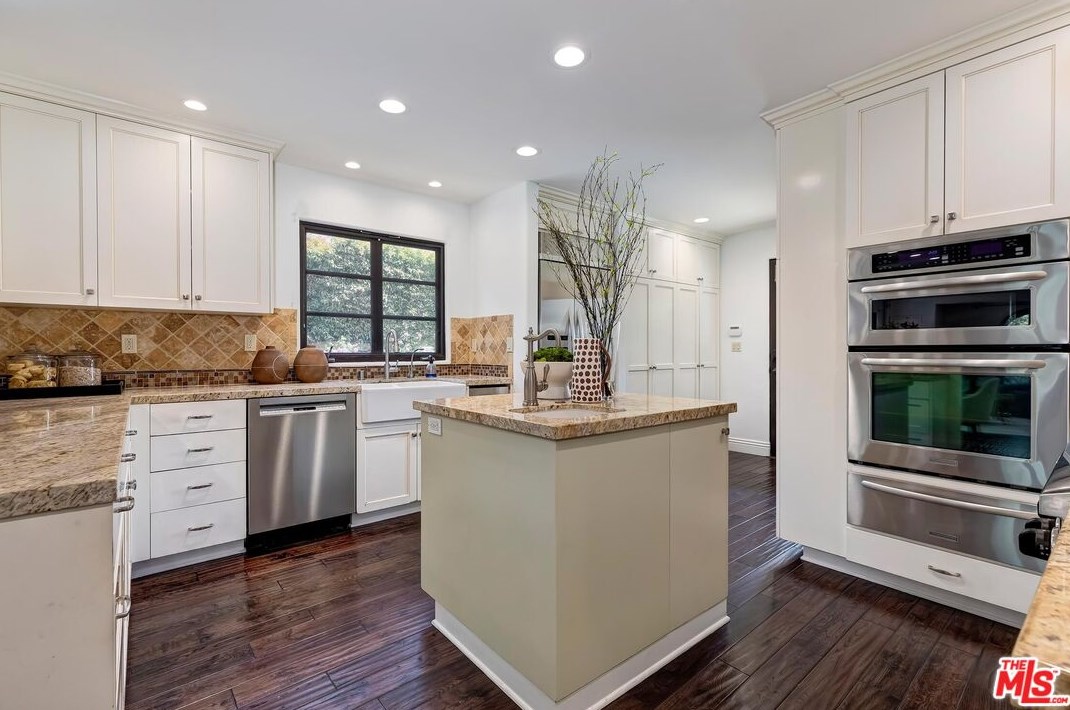 701 Thayer Ave, Los Angeles CA  90024-3309 exterior