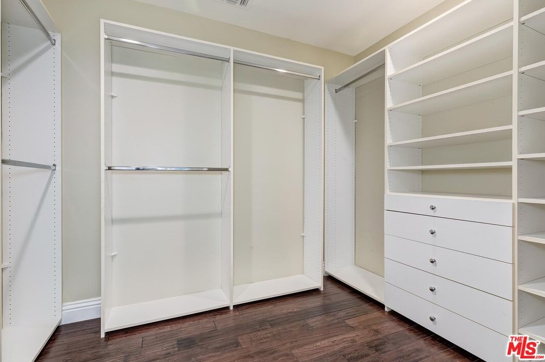 701 Thayer Ave, Los Angeles CA  90024-3309 exterior