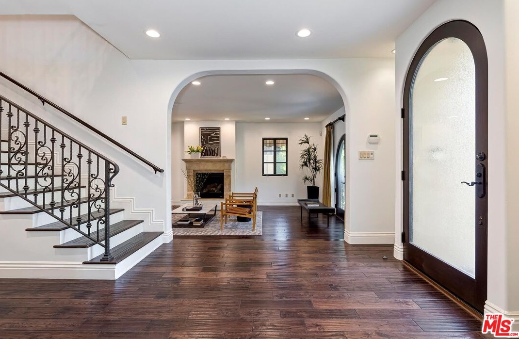 701 Thayer Ave, Los Angeles CA  90024-3309 exterior