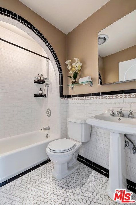 701 Thayer Ave, Los Angeles CA  90024-3309 exterior