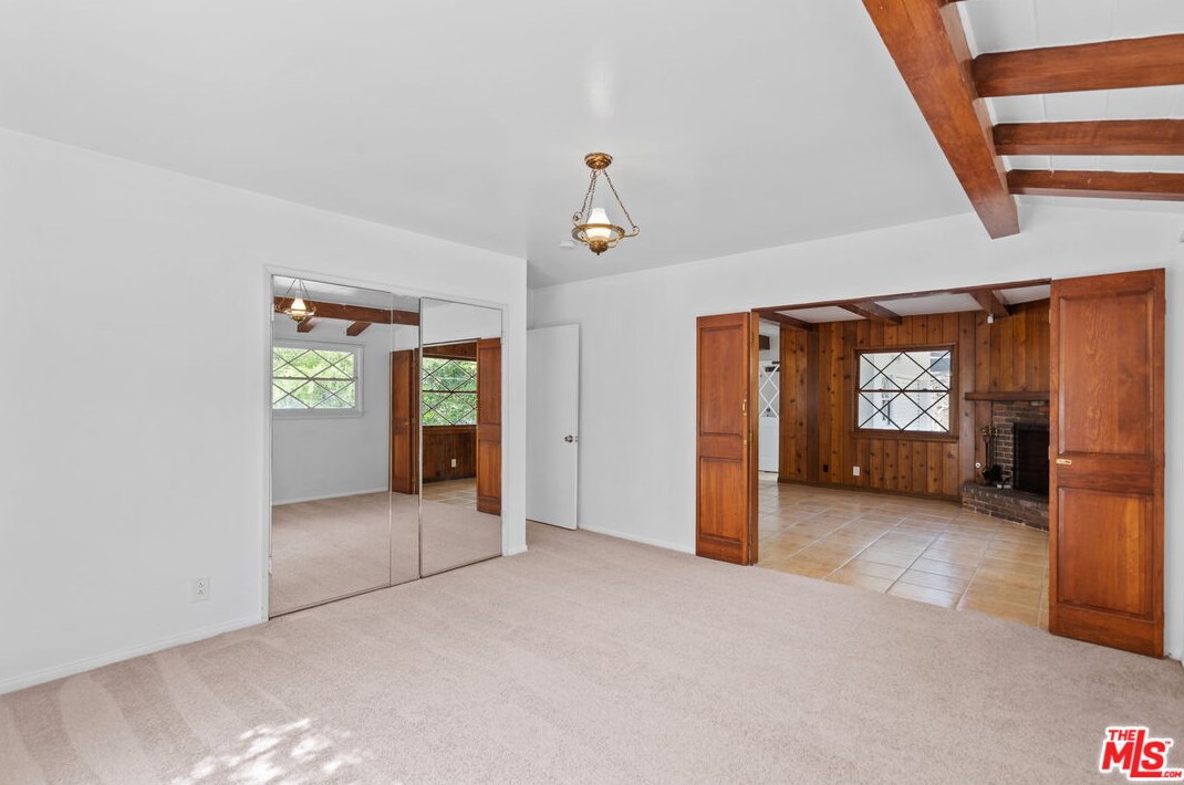 2485 Benedict Canyon Dr, Beverly Hills CA  90210-1410 exterior