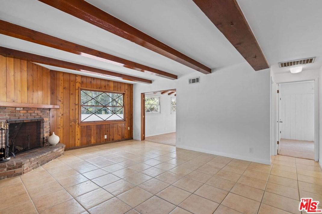 2485 Benedict Canyon Dr, Beverly Hills CA  90210-1410 exterior