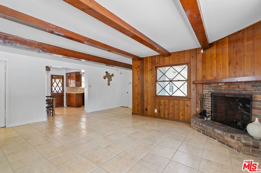 2485 Benedict Canyon Dr, Beverly Hills CA  90210-1410 exterior