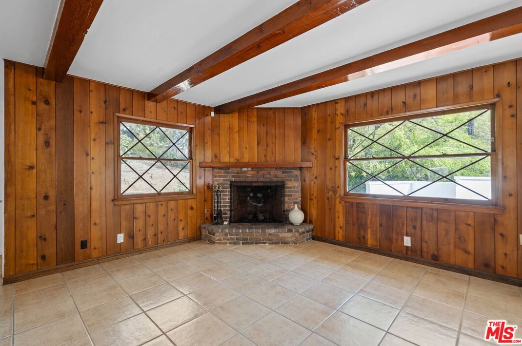 2485 Benedict Canyon Dr, Beverly Hills CA  90210-1410 exterior