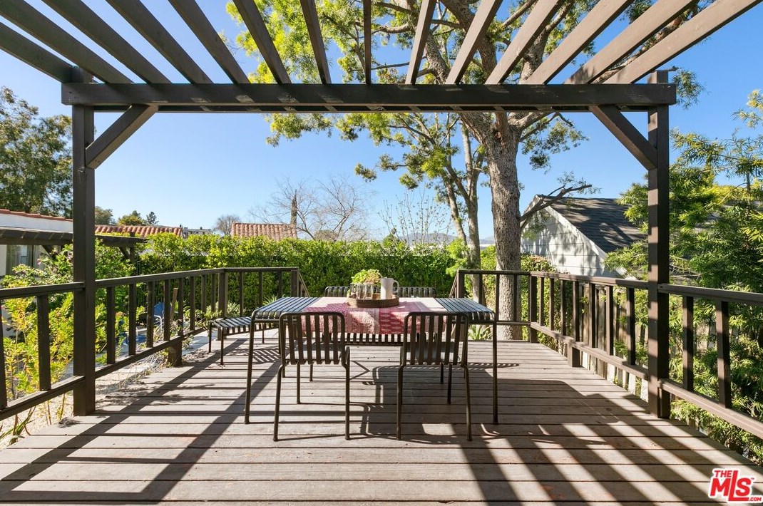 4761 Frieda Dr, Los Angeles CA  90065-4112 exterior