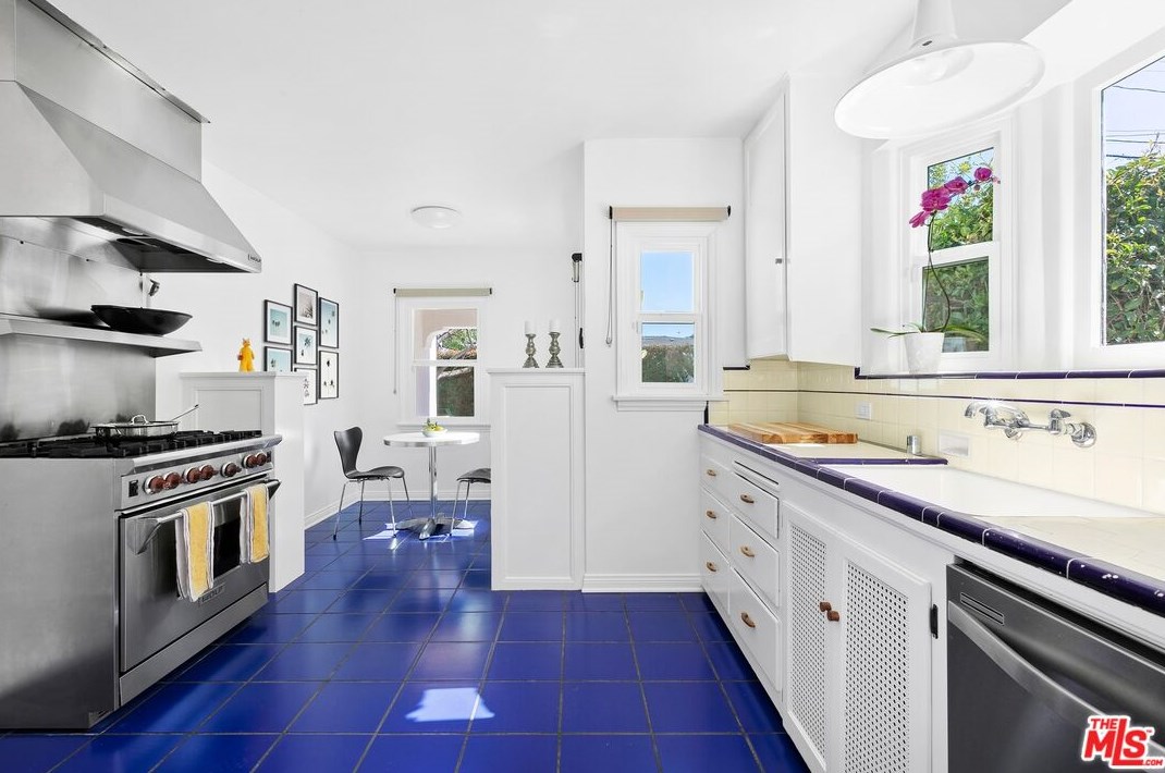 4761 Frieda Dr, Los Angeles CA  90065-4112 exterior