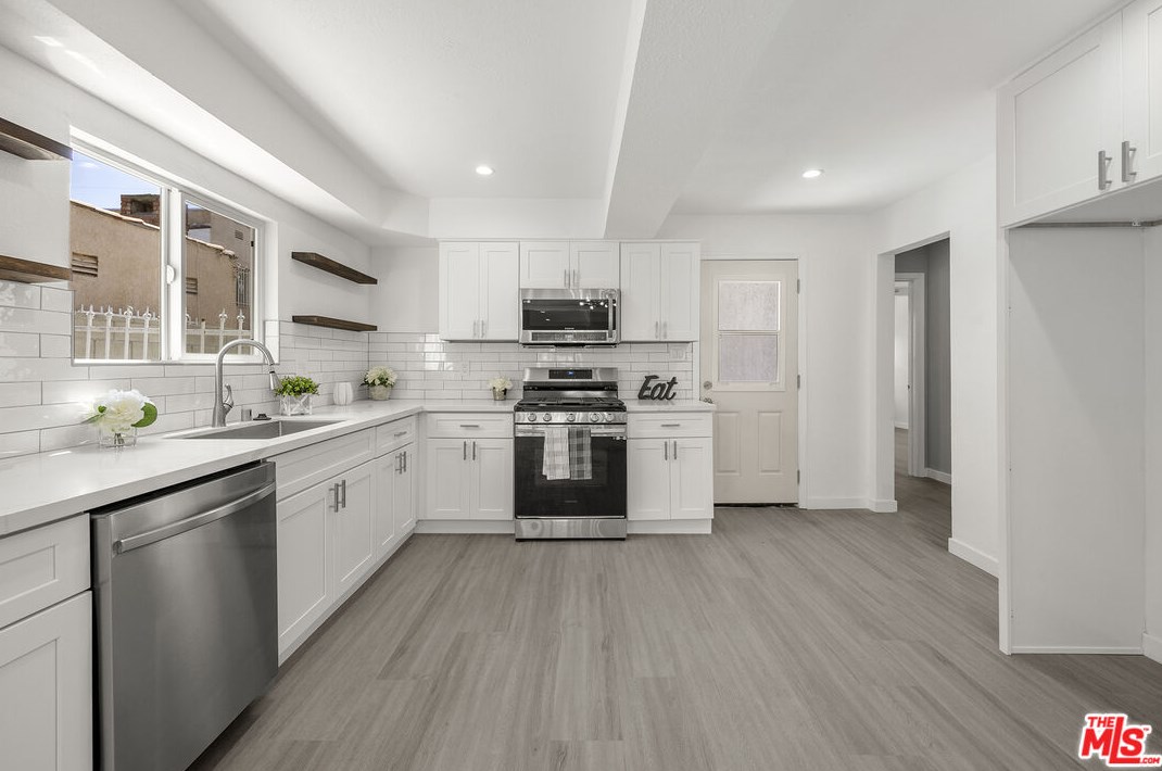 836 105th St, Los Angeles CA  90044-4430 exterior