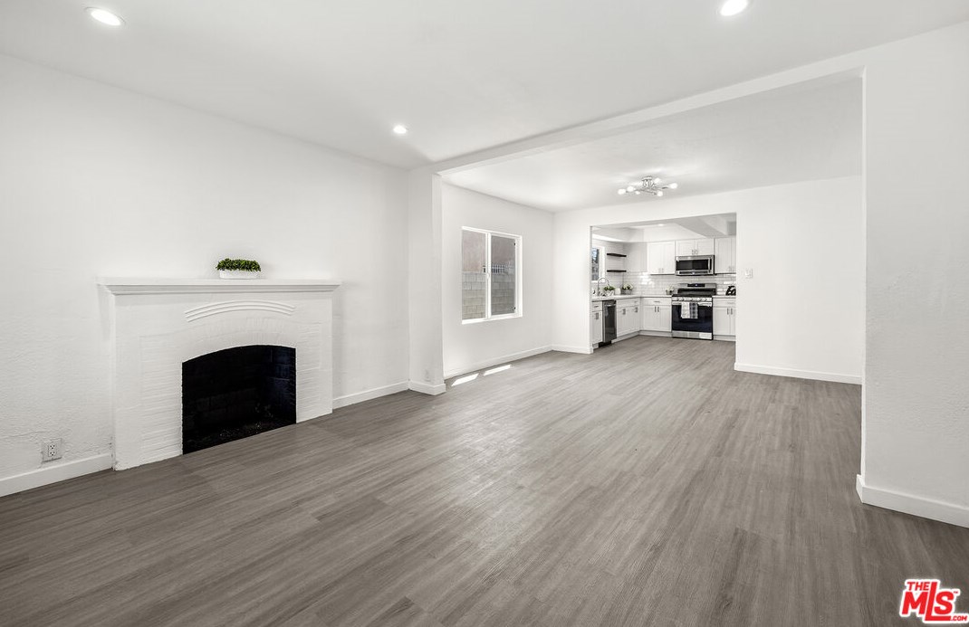 836 105th St, Los Angeles CA  90044-4430 exterior