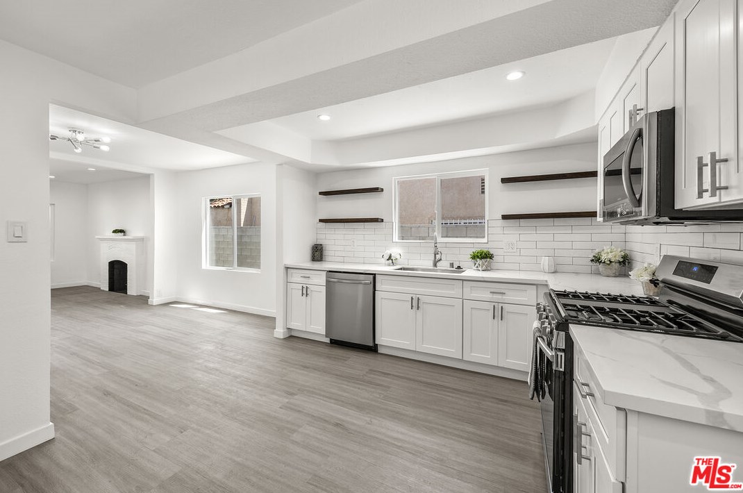 836 105th St, Los Angeles CA  90044-4430 exterior