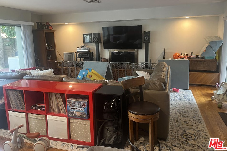 2223 Silver Ridge Ave, Los Angeles CA  90039-3641 exterior