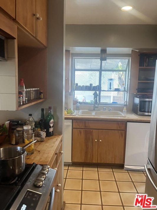 2223 Silver Ridge Ave, Los Angeles CA  90039-3641 exterior