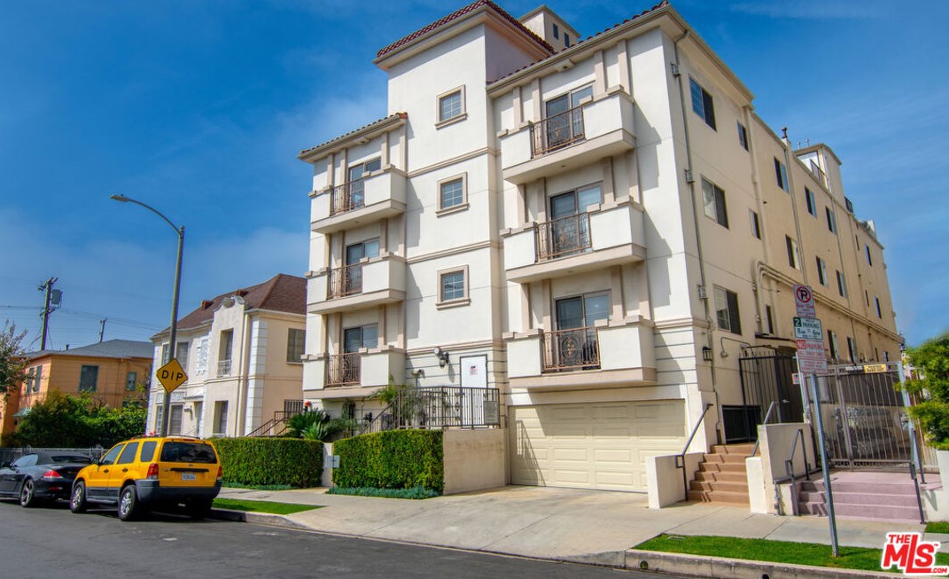 125 Sweetzer Ave, Los Angeles CA  90048-3687 exterior