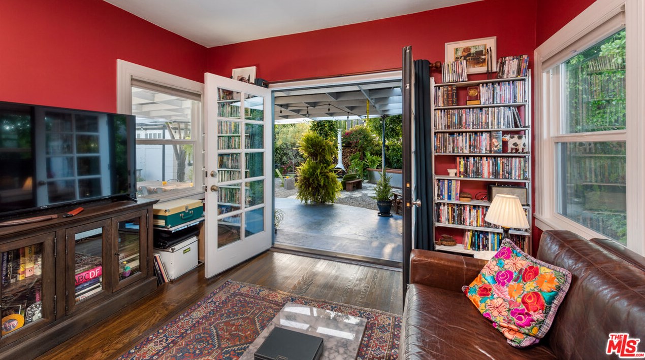 1109 Gramercy Dr, Los Angeles CA  90019-3609 exterior