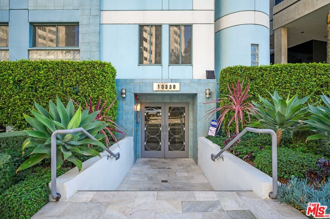 10336 Wilshire Blvd, Los Angeles CA  90024-4730 exterior