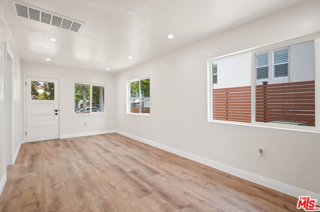 3120 Chaucer St, Los Angeles CA  90065-1827 exterior