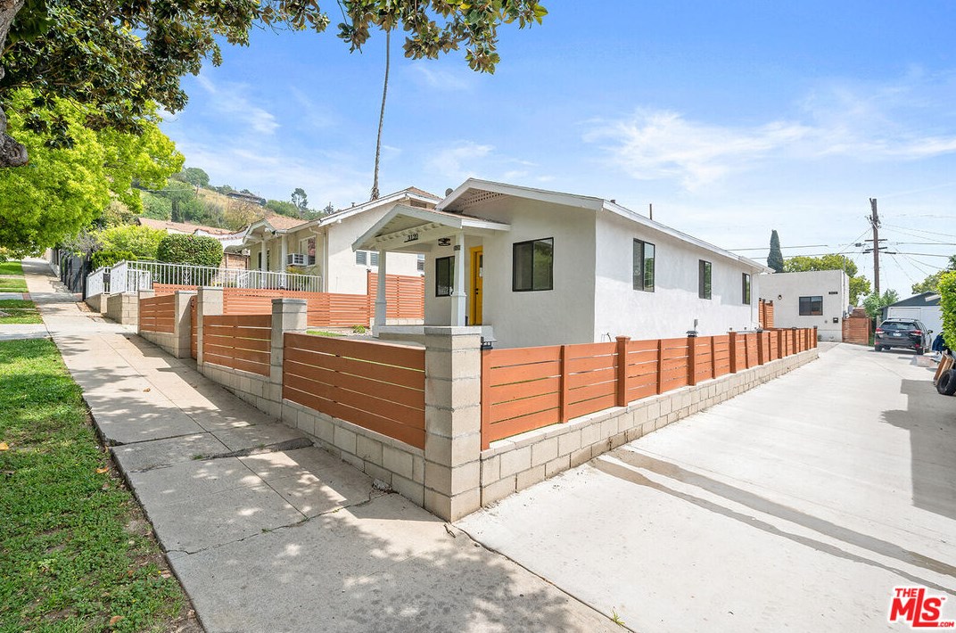 3120 Chaucer St, Los Angeles CA  90065-1827 exterior