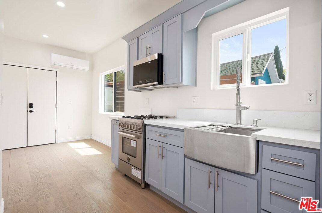 3120 Chaucer St, Los Angeles CA  90065-1827 exterior