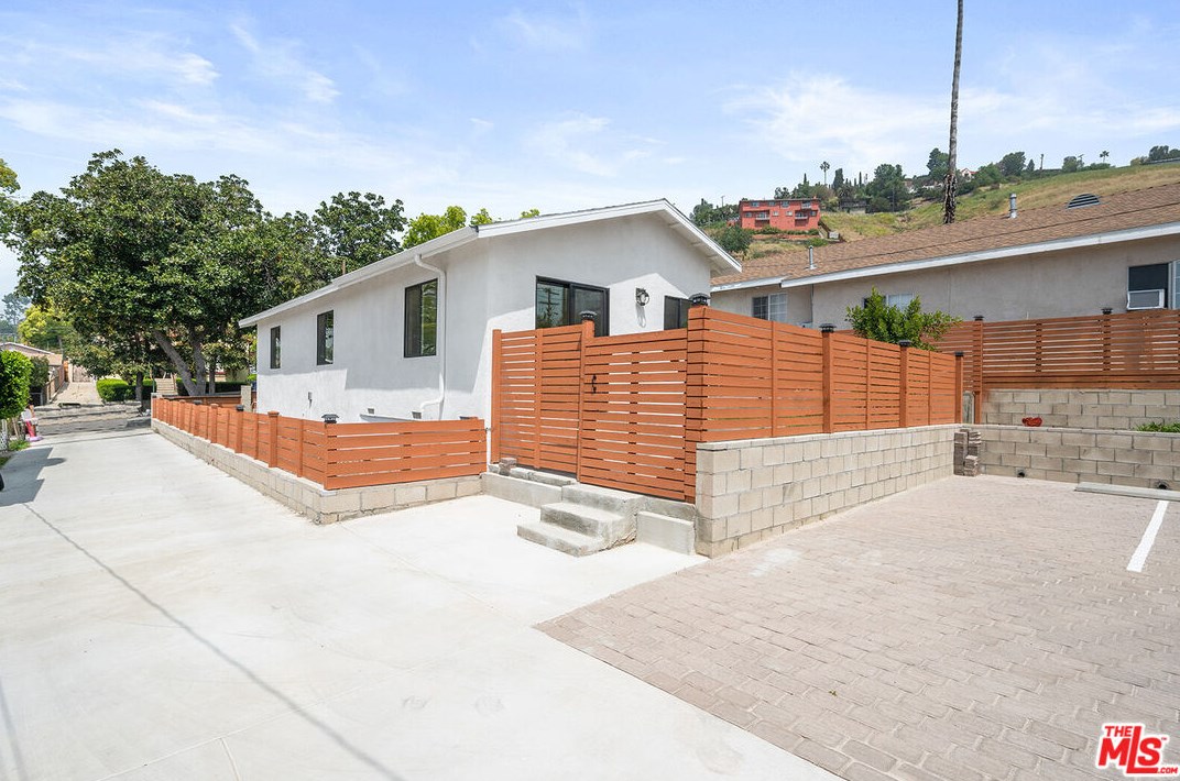 3120 Chaucer St, Los Angeles CA  90065-1827 exterior