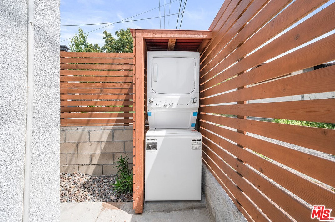 3120 Chaucer St, Los Angeles CA  90065-1827 exterior