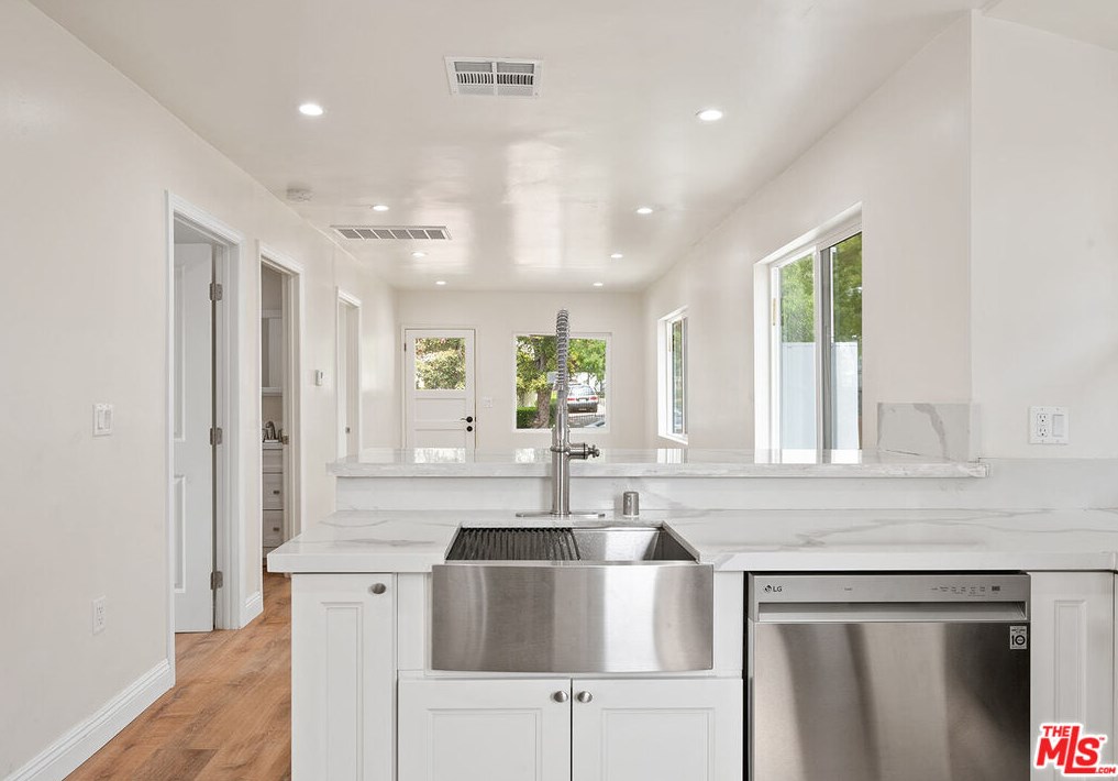 3120 Chaucer St, Los Angeles CA  90065-1827 exterior