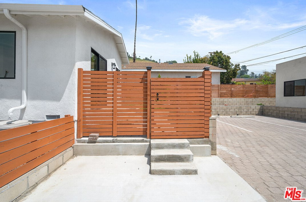 3120 Chaucer St, Los Angeles CA  90065-1827 exterior