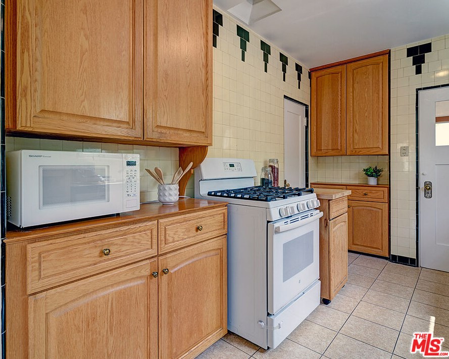 2256 Parnell Ave, Los Angeles CA  90064-2005 exterior