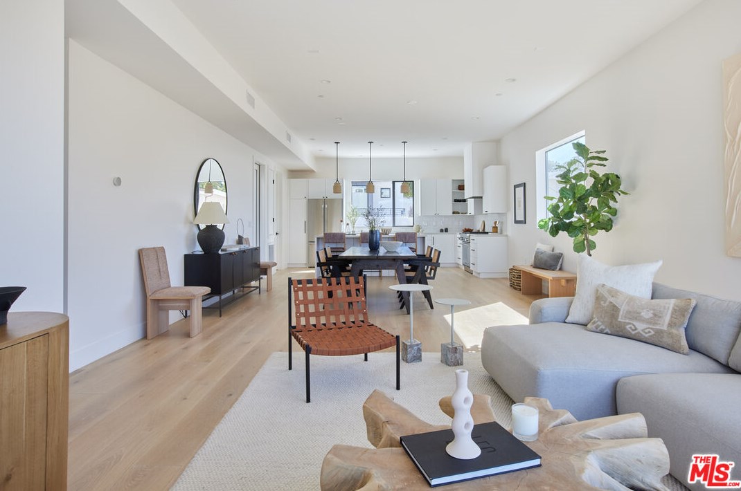 760 Hyperion Ave, Los Angeles CA  90029-2228 exterior