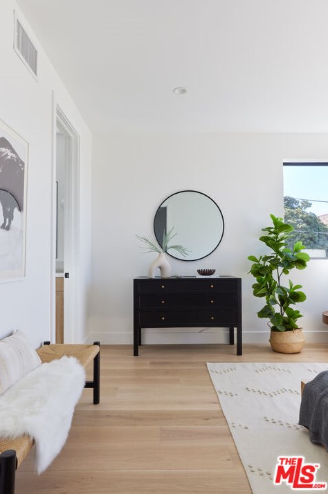 760 Hyperion Ave, Los Angeles CA  90029-2228 exterior