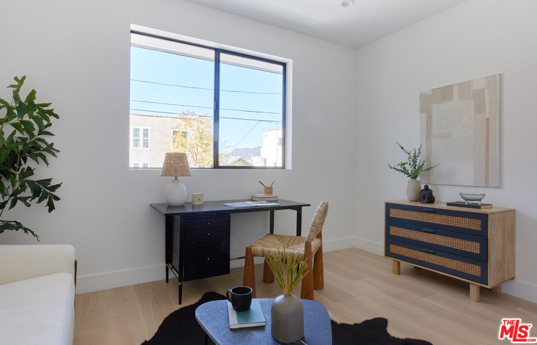 760 Hyperion Ave, Los Angeles CA  90029-2228 exterior