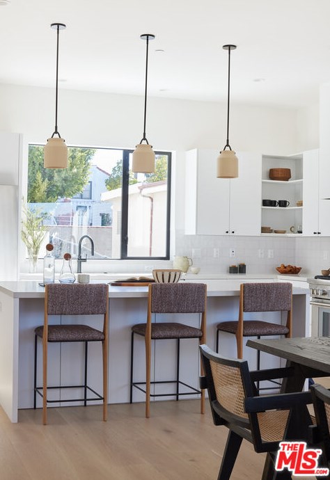 760 Hyperion Ave, Los Angeles CA  90029-2228 exterior