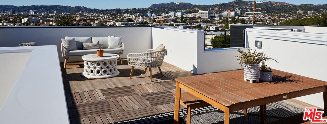 760 Hyperion Ave, Los Angeles CA  90029-2228 exterior