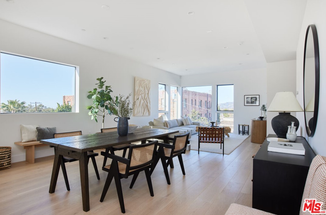 760 Hyperion Ave, Los Angeles CA  90029-3104 exterior