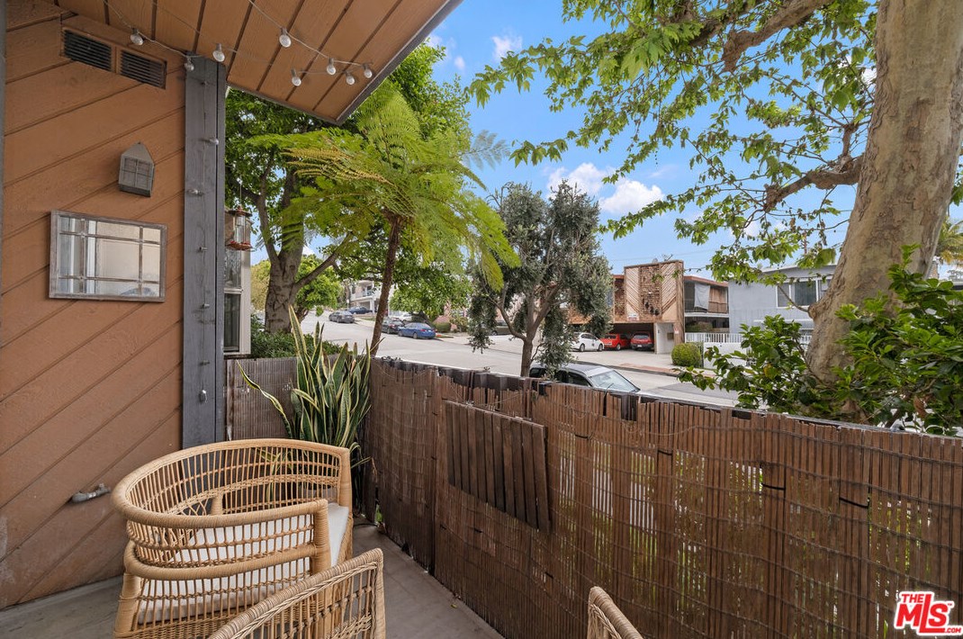 1433 Barry Ave, Los Angeles CA  90025-2366 exterior