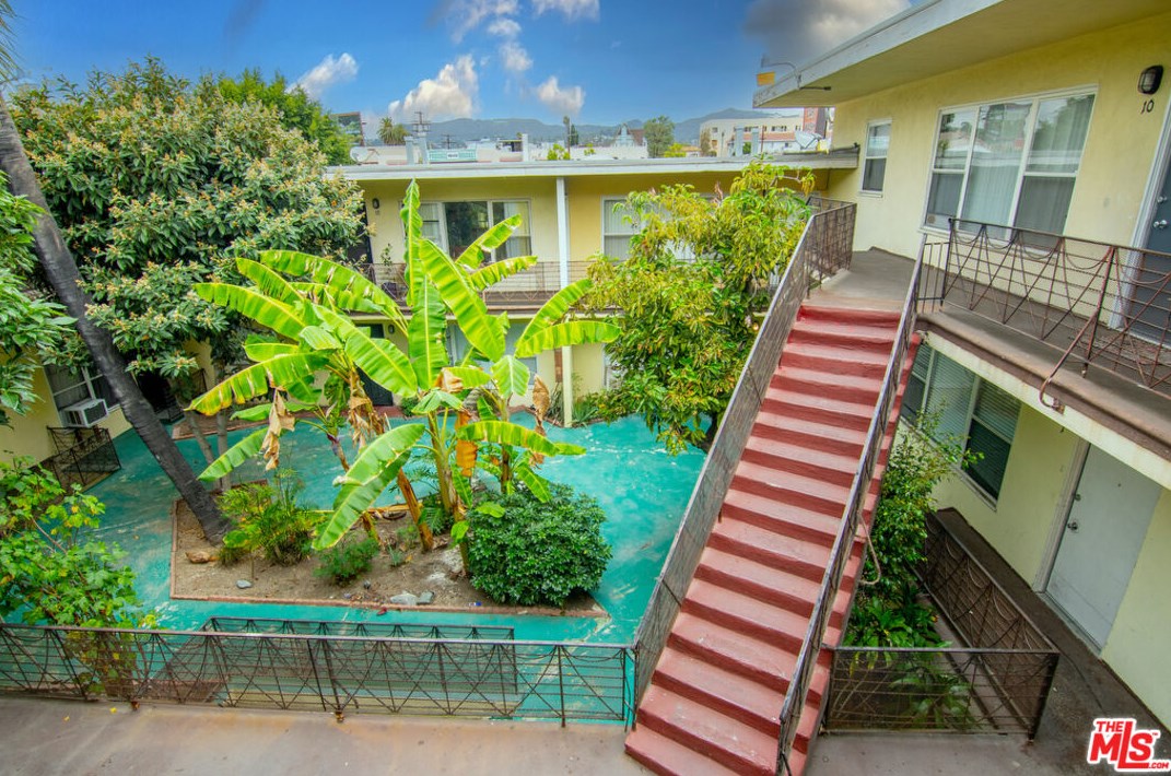 655 Manhattan Pl, Los Angeles CA  90004-4056 exterior
