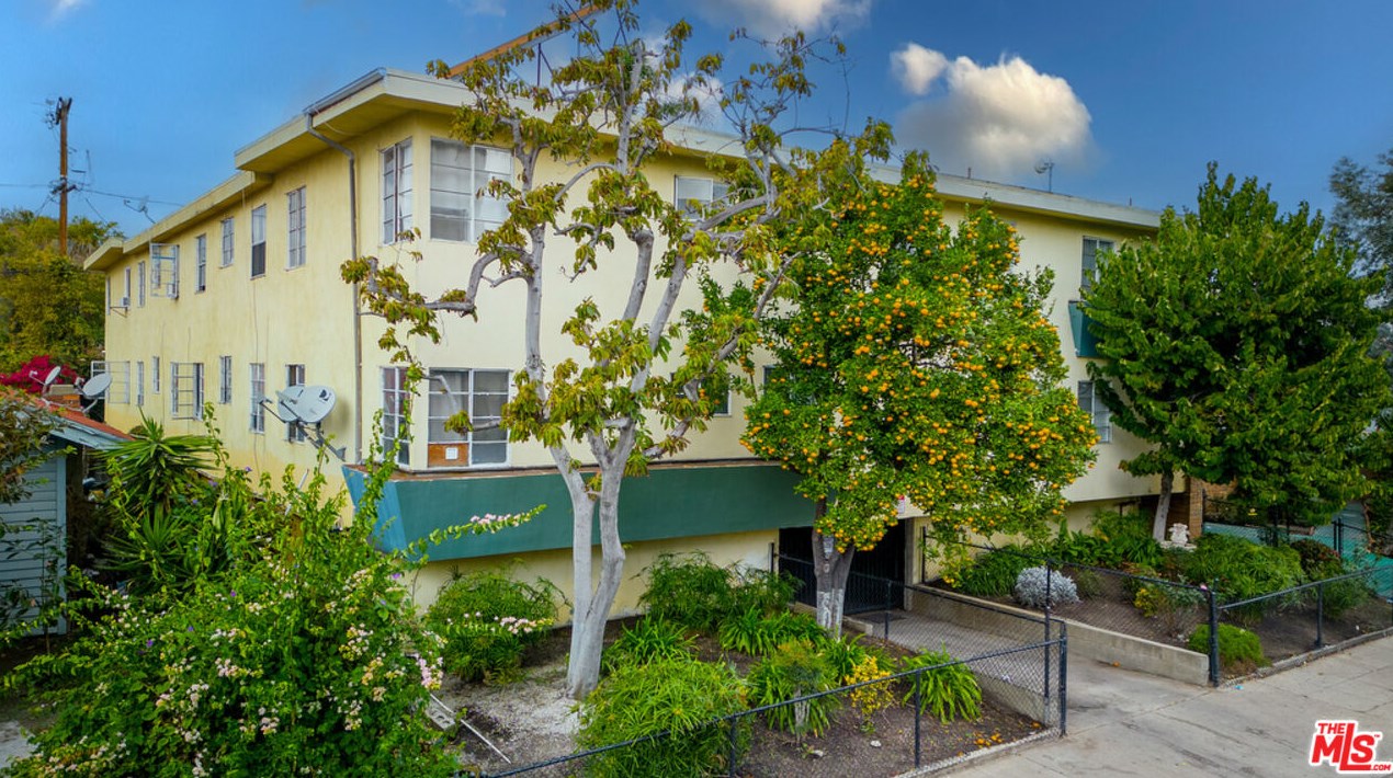 655 Manhattan Pl, Los Angeles CA  90004-1732 exterior