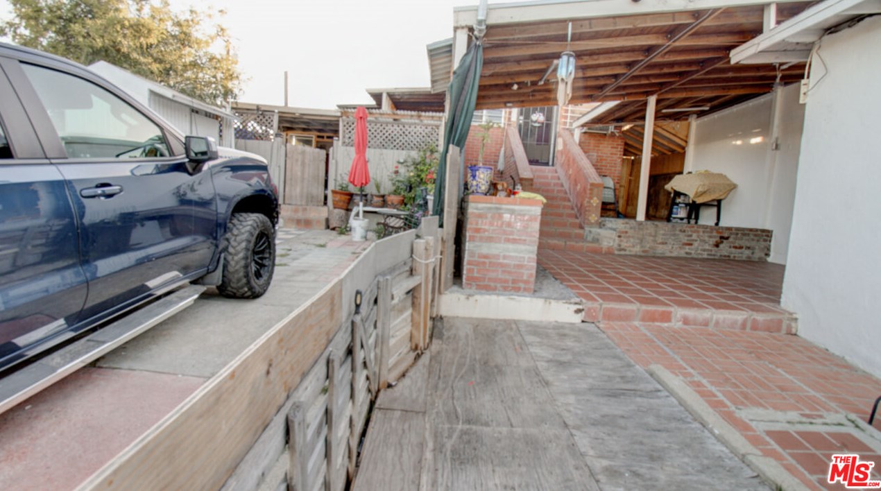 1529 Bonnie Beach Pl, Los Angeles CA  90063-1602 exterior