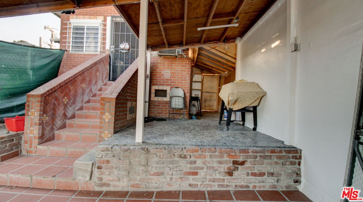 1529 Bonnie Beach Pl, Los Angeles CA  90063-1602 exterior