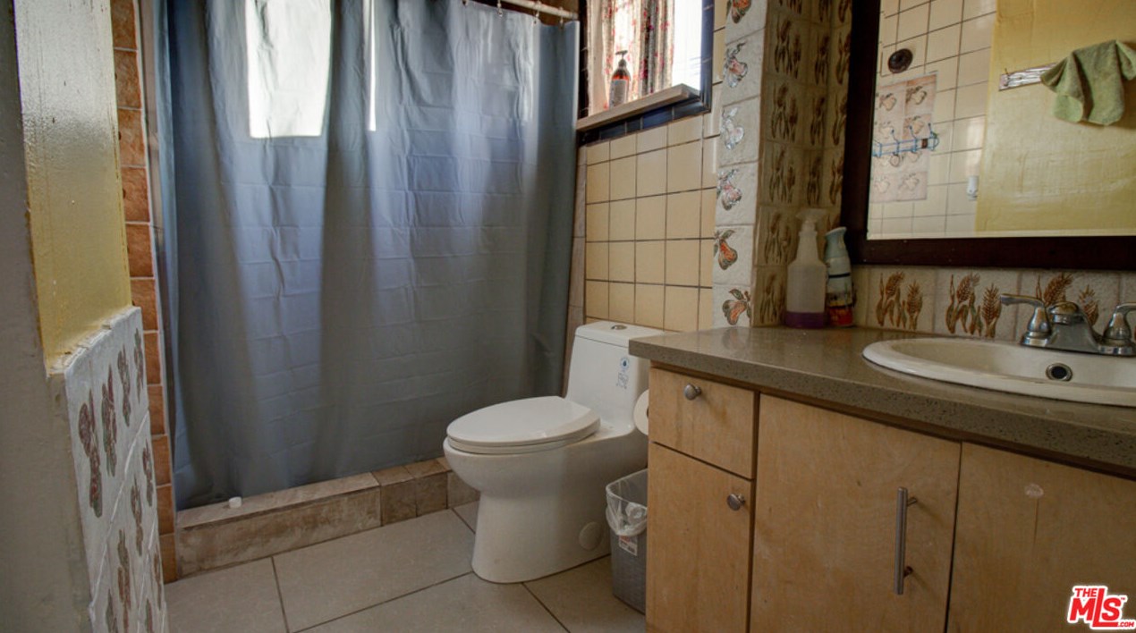 1529 Bonnie Beach Pl, Los Angeles CA  90063-1602 exterior