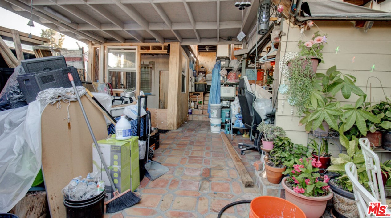 1529 Bonnie Beach Pl, Los Angeles CA  90063-1602 exterior