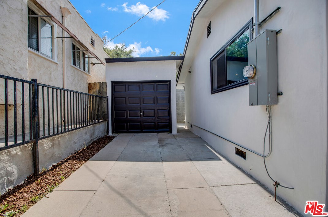 6152 Poppy Peak Dr, Los Angeles CA  90042-1333 exterior